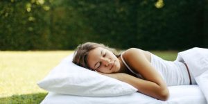Nukkuminen kesällä