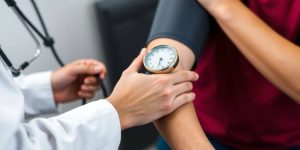 Kummasta kädestä verenpaine mitataan